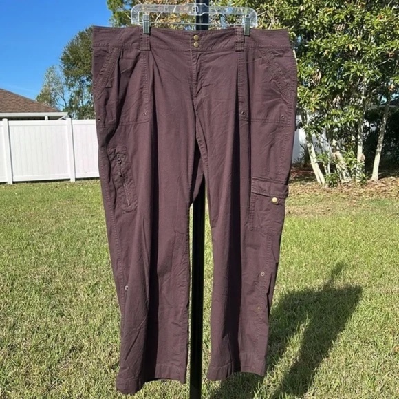 ~e Old Navy convertible pants into capris - Picture 1 of 15